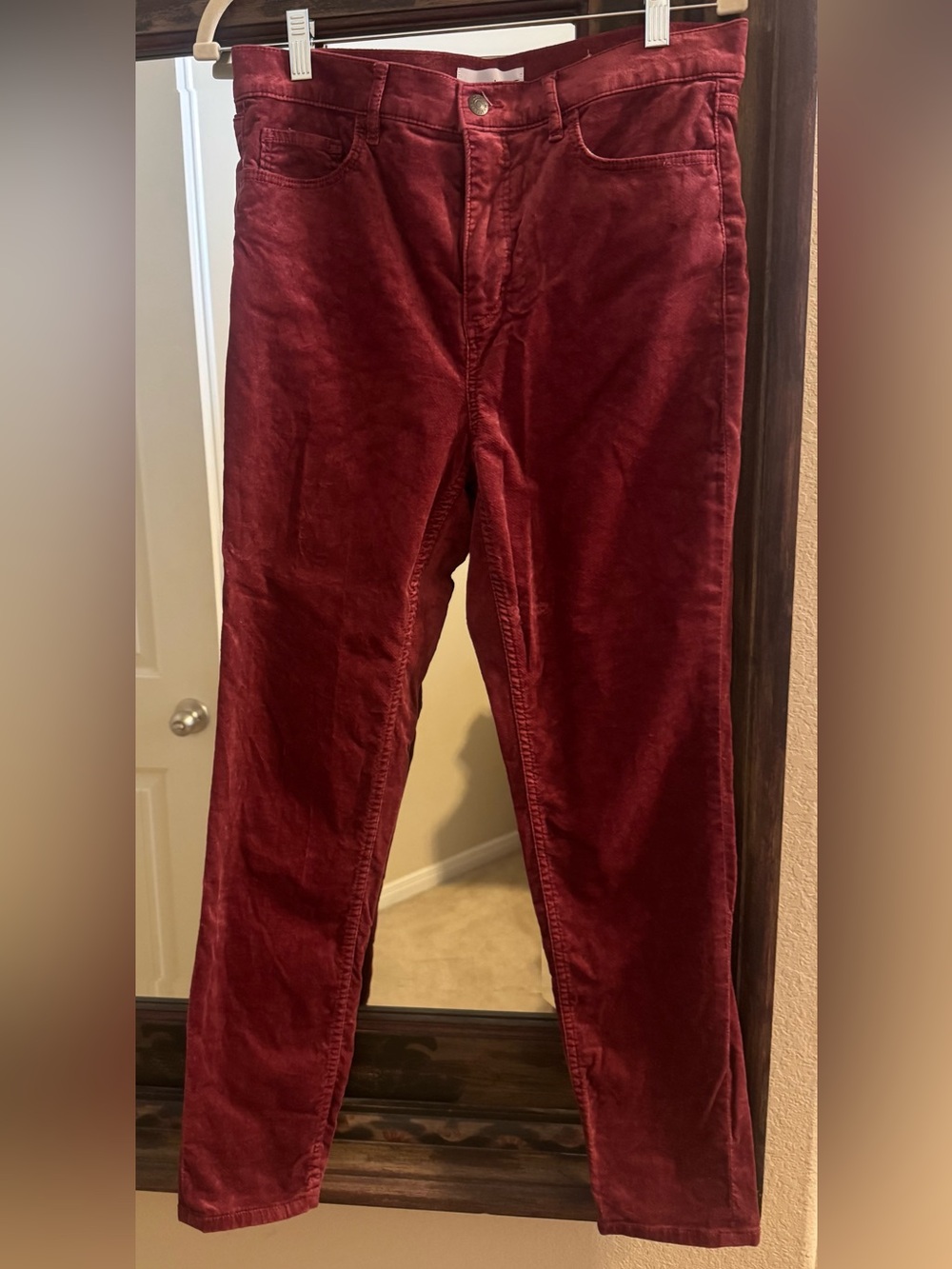 Women’s LOFT Burgundy Straight Leg Velvet Pants, size 29